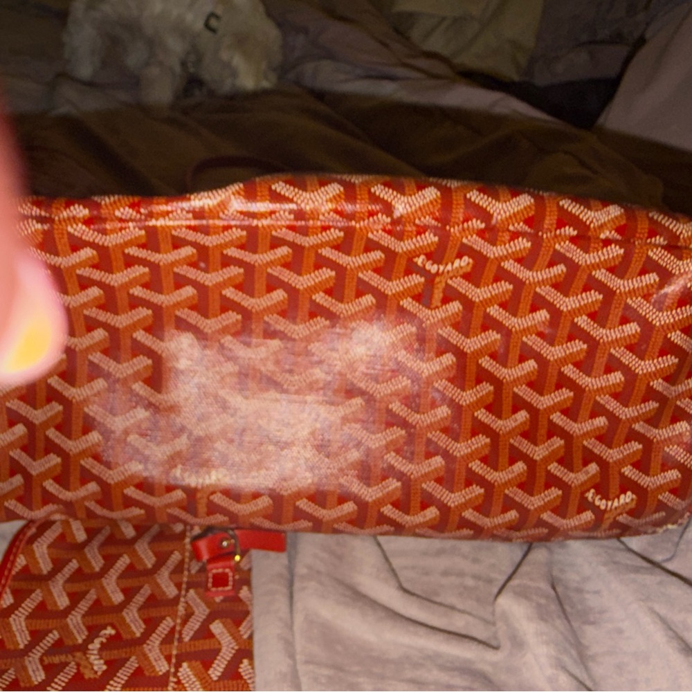 Red Designer-Pattern Tote with Matching Pouch - Picture 4 of 12